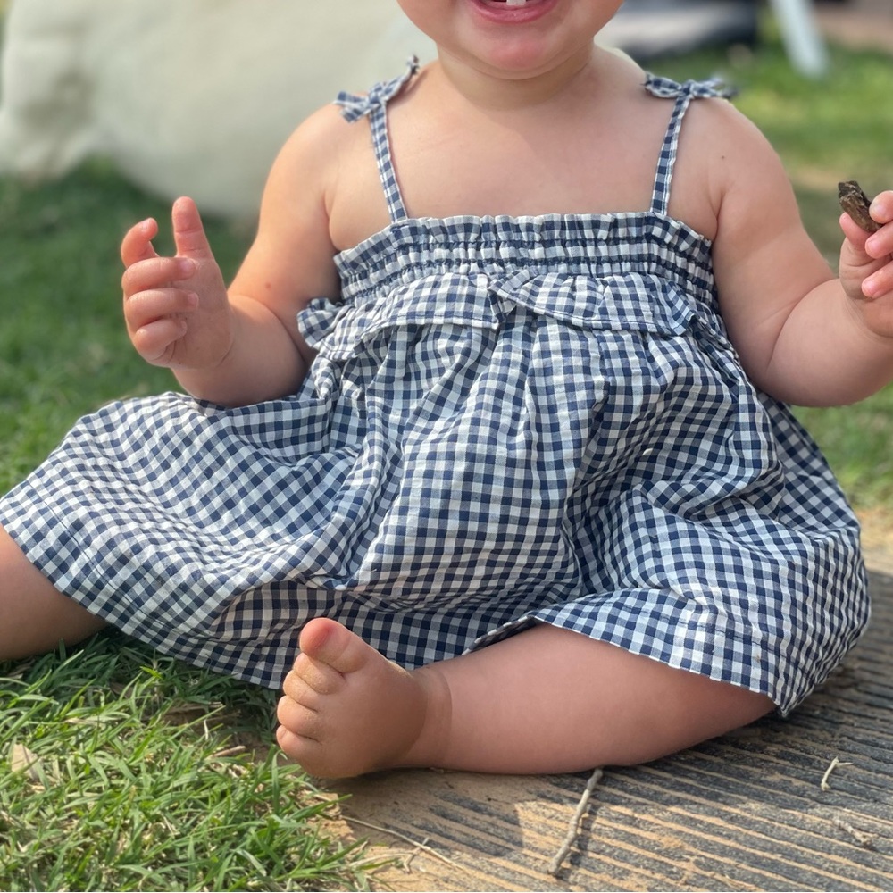 Carter’s two piece Gingham baby girl summer clothing set ☀️ shirt and bloomers